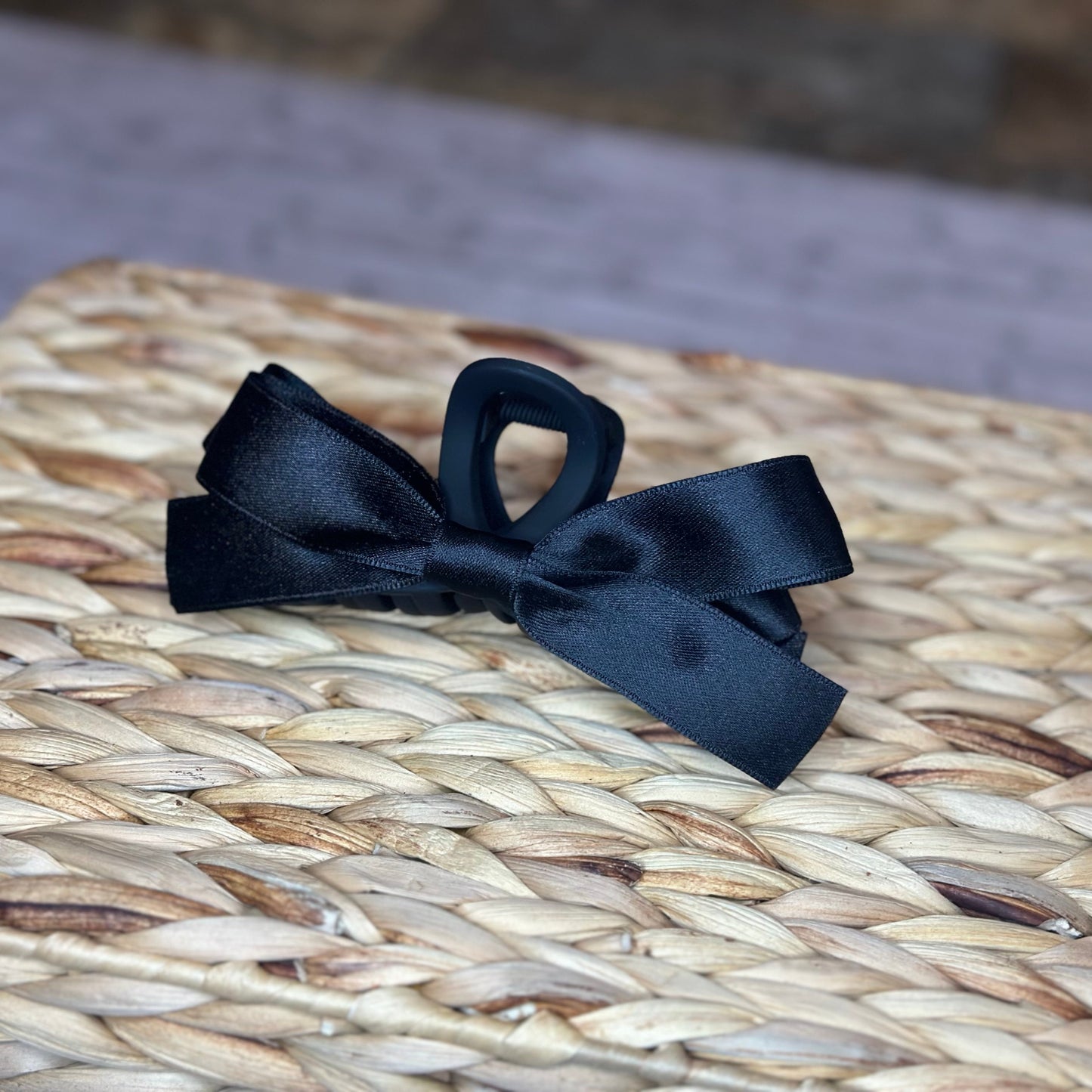 Black ribbon claw clip