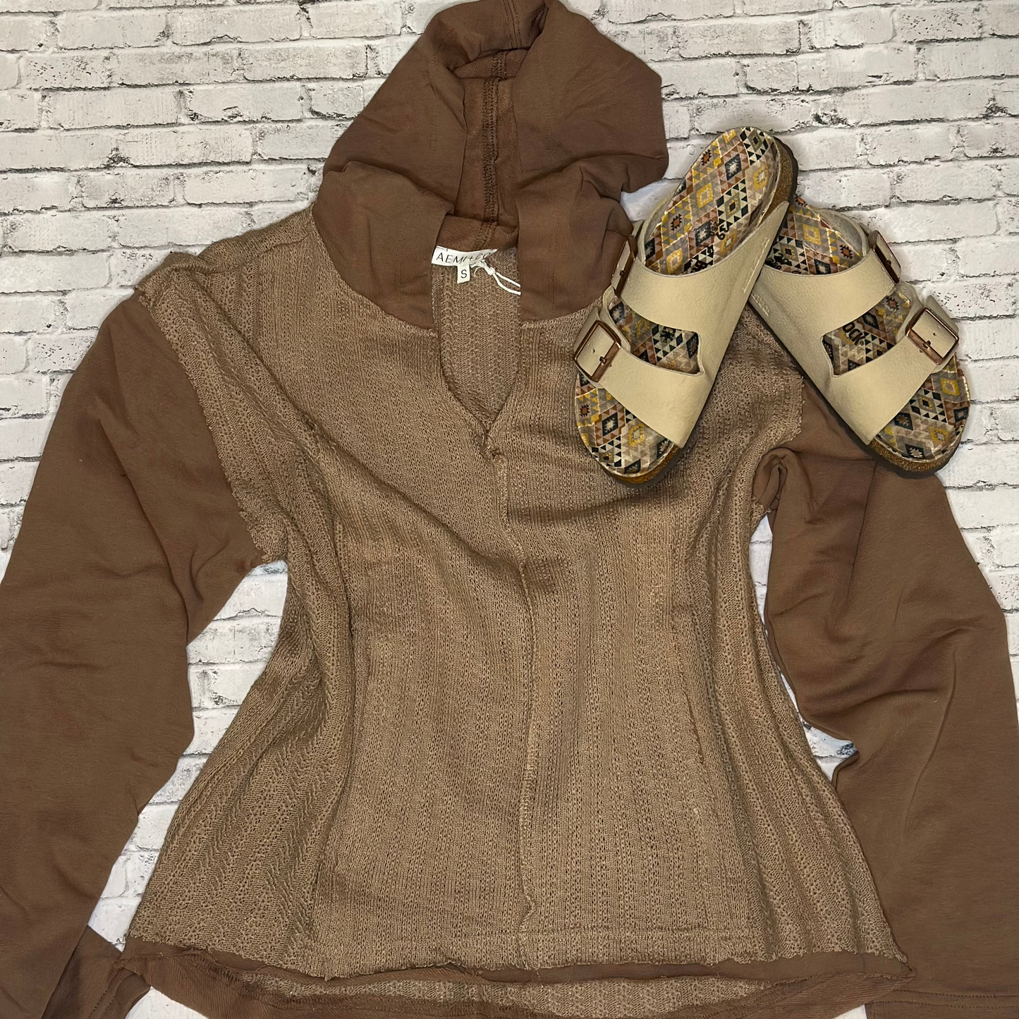 Brown raw edge sweater hoodie with pocket